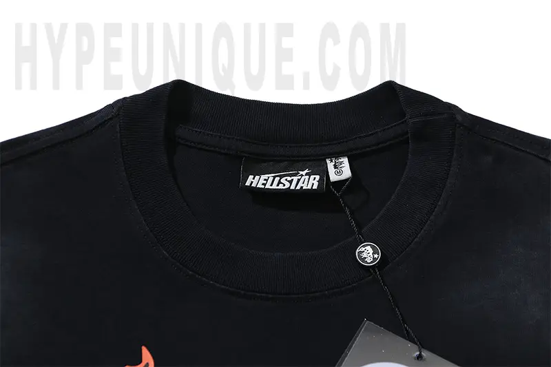 Close-up of the collar detail
