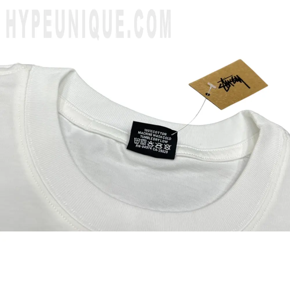 Close-up of the collar detail