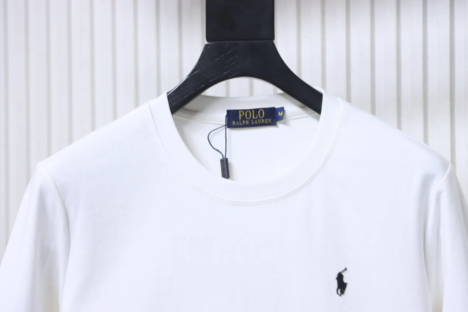 Neckline