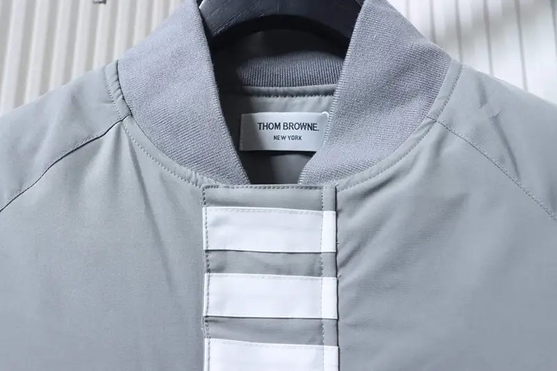 Neckline
