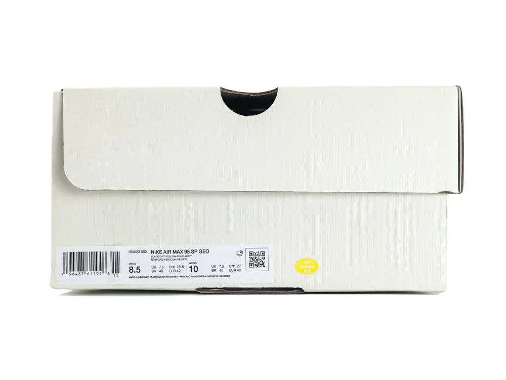 White cardboard Nike shoebox with label, featuring size details and QR code.