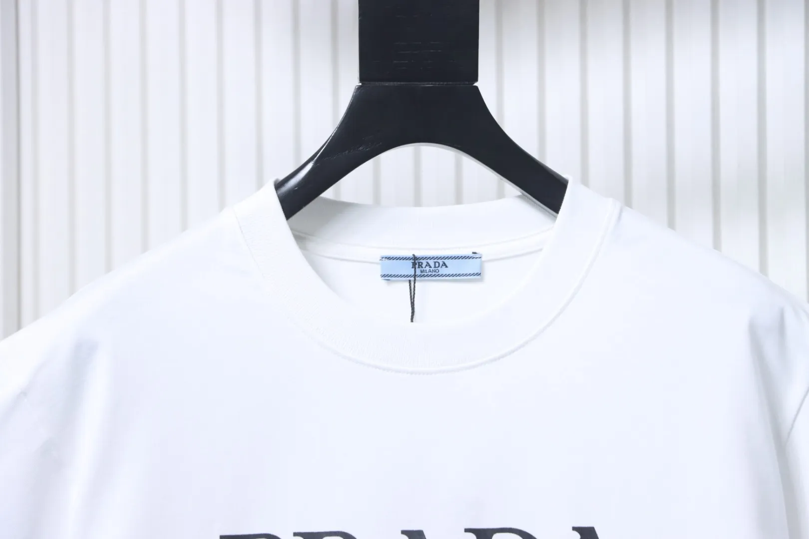 Neckline