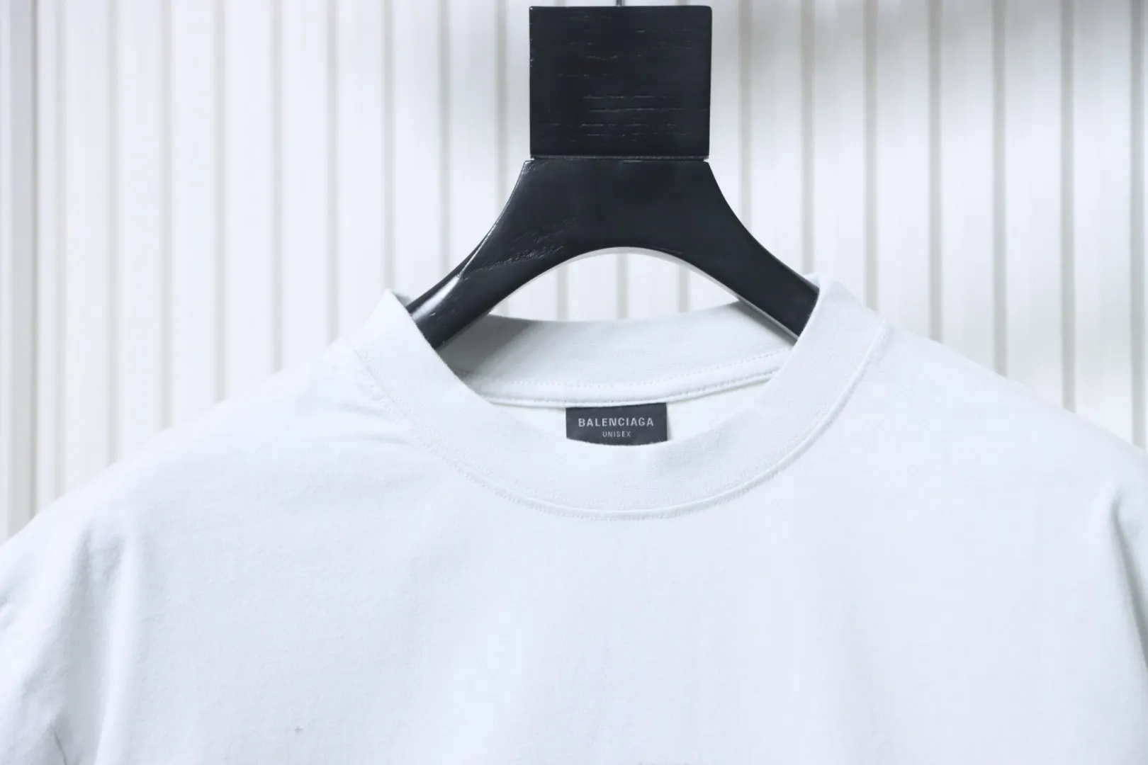 Neckline