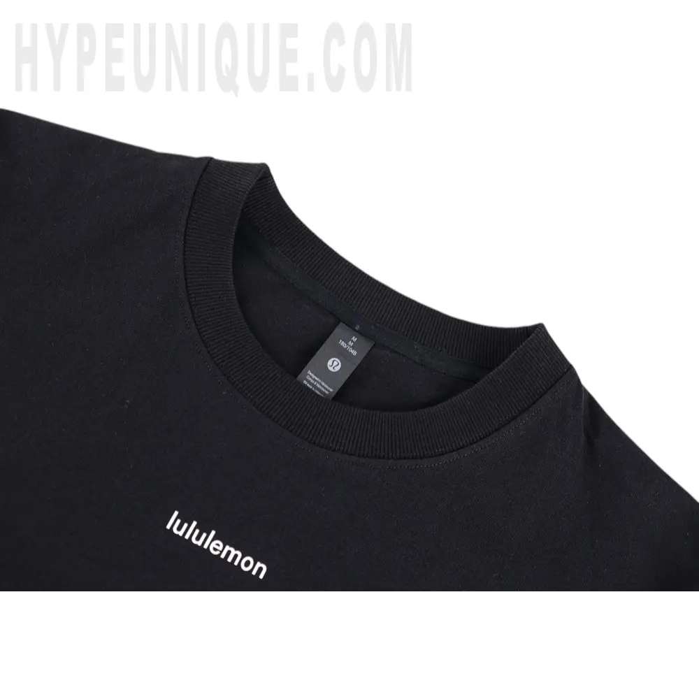 Close-up of the collar detail