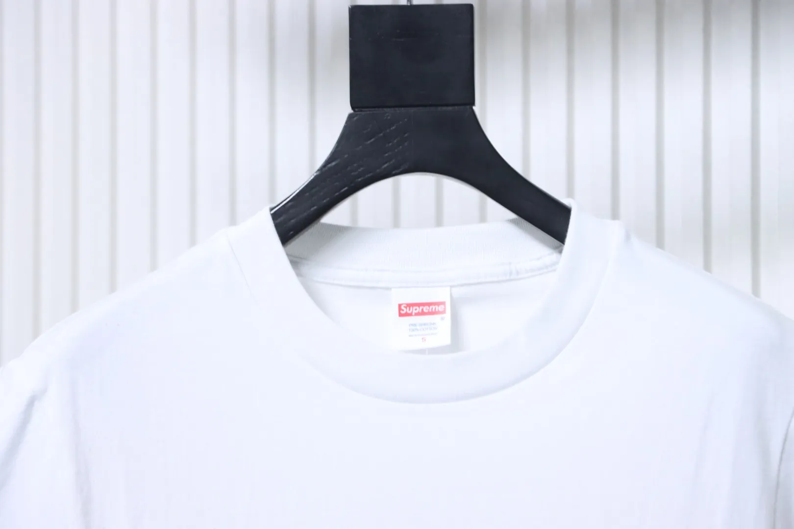 Neckline