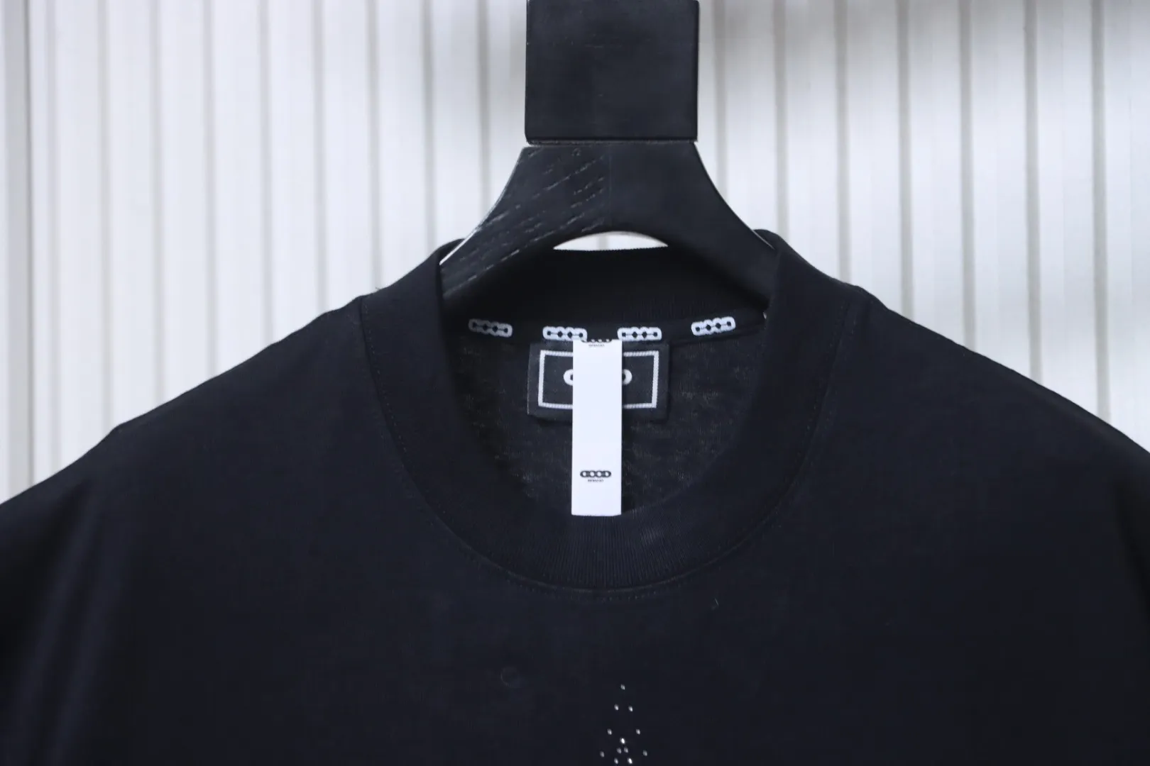 Neckline