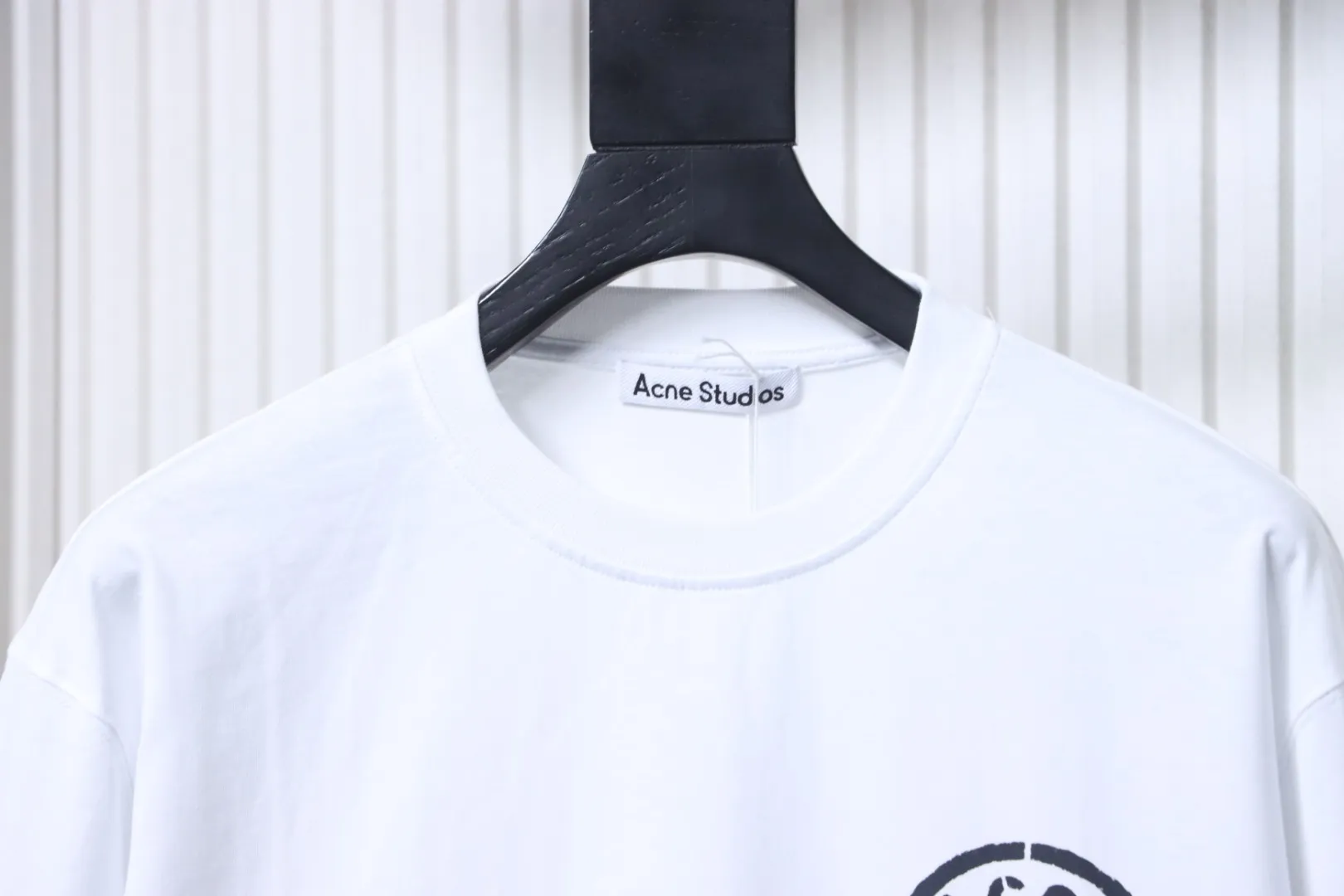Neckline