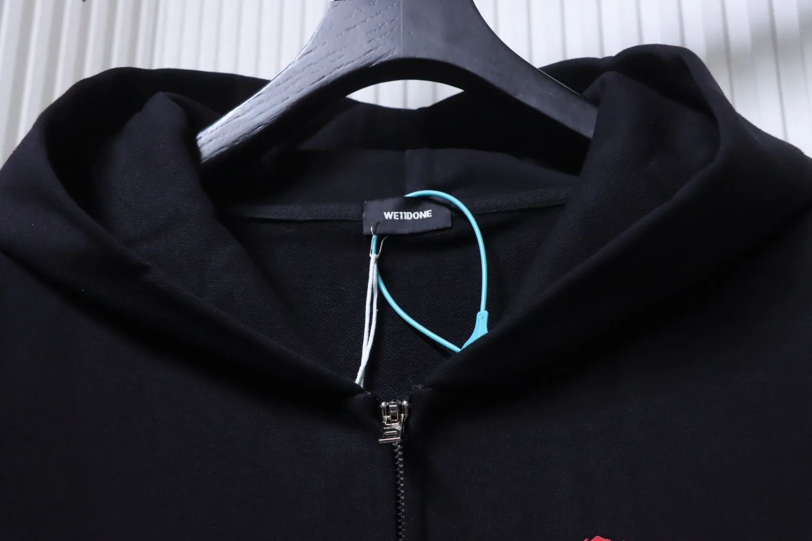 Neckline