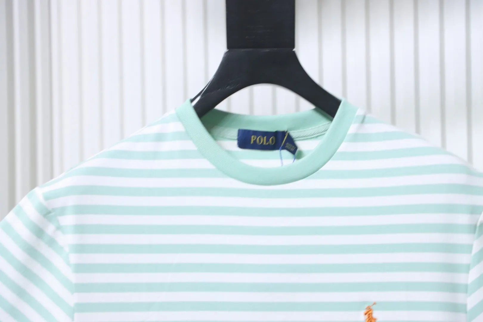 Neckline