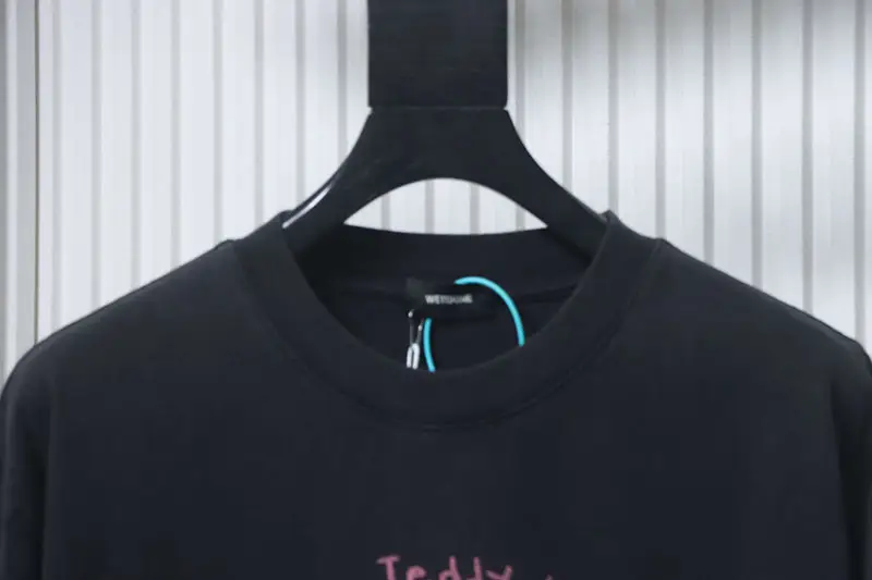 Neckline