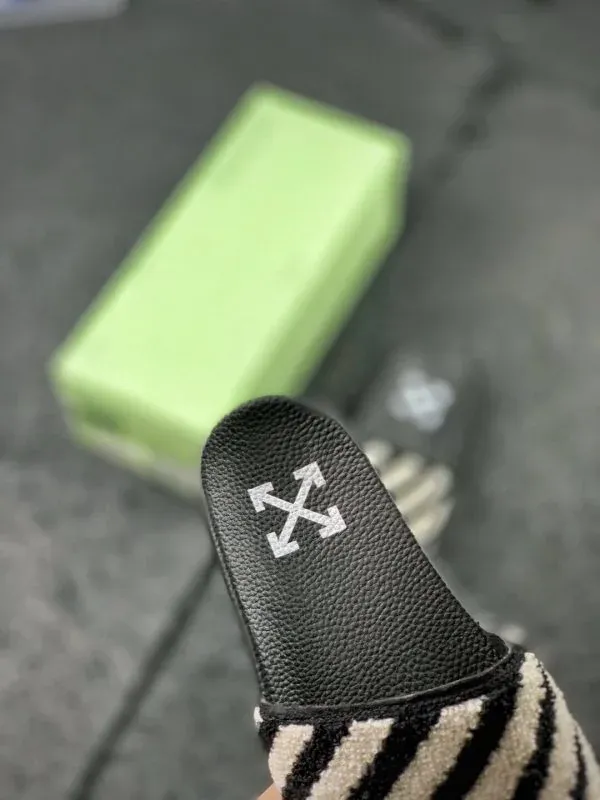 OFF-WHITE FLYKNIT STRIPE SLIDES