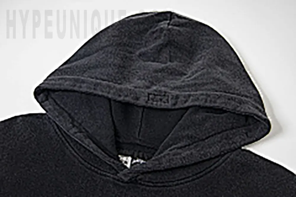 Close-up of the collar detail