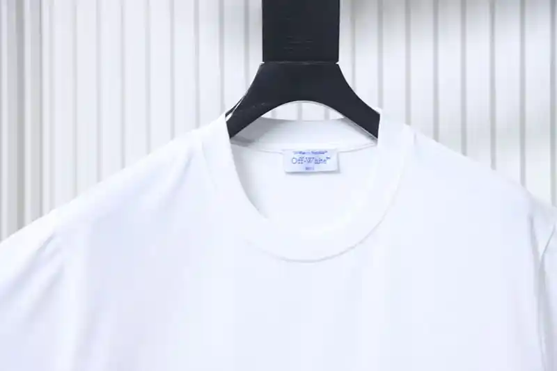 Neckline