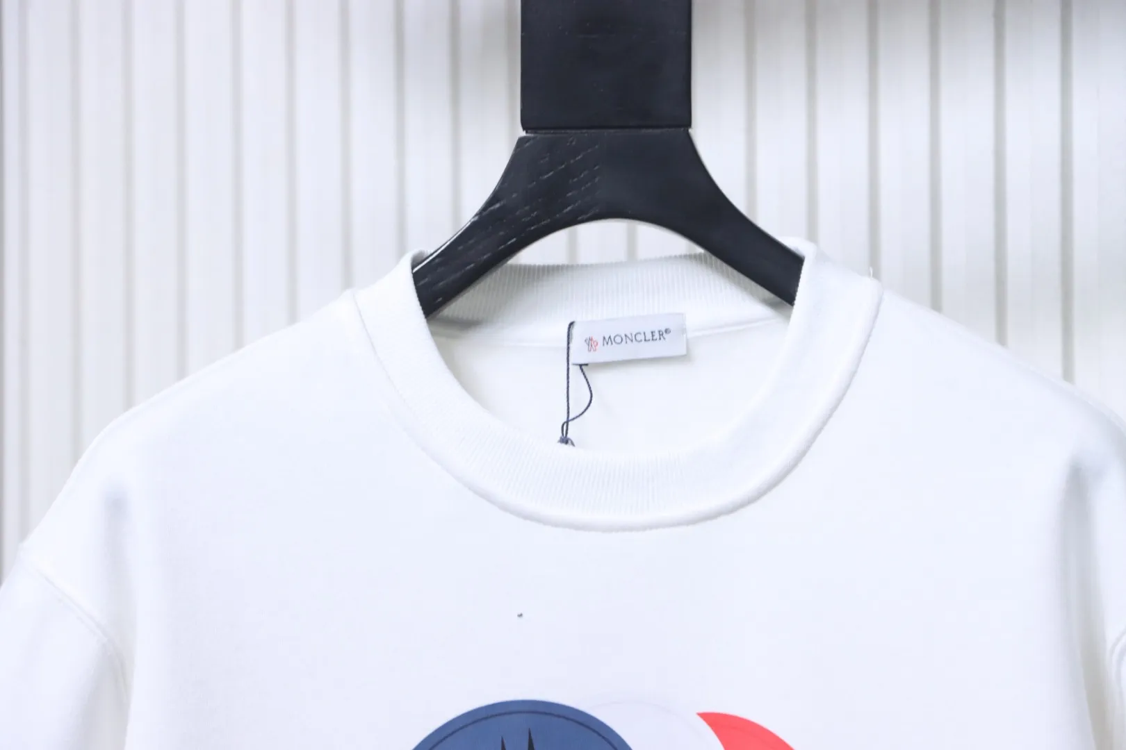 Neckline