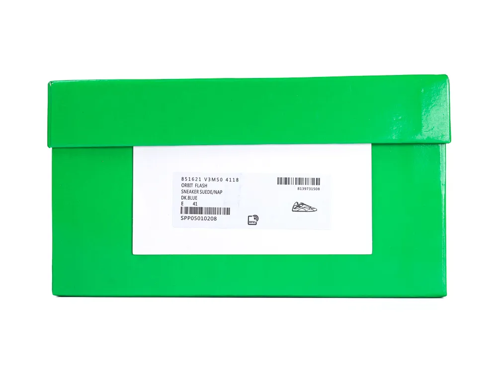 Green cardboard shoe box with a label displaying product details and barcode.