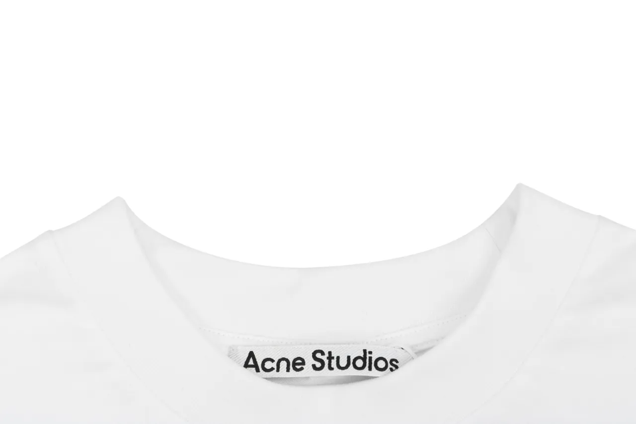 Neckline