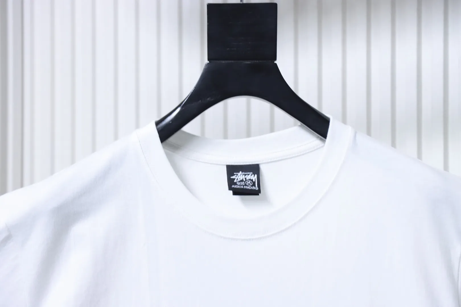 Neckline