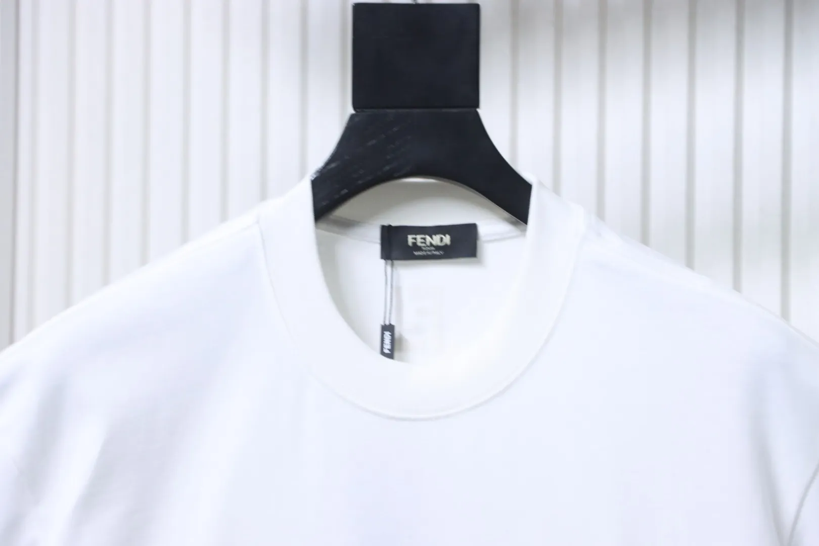 Neckline
