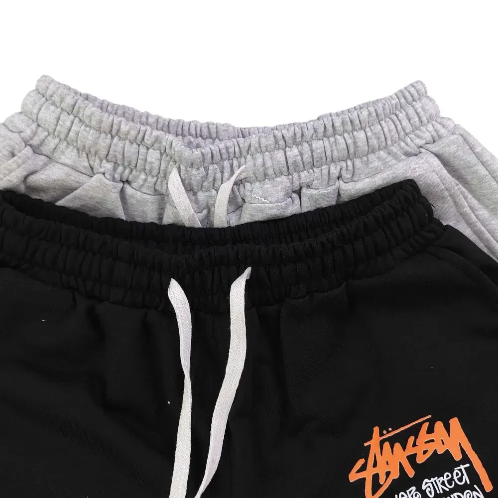 Elastic waistband detail image of the pants