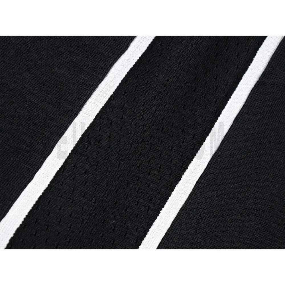 Precision-cut with wrinkle-resistant soft fabric.