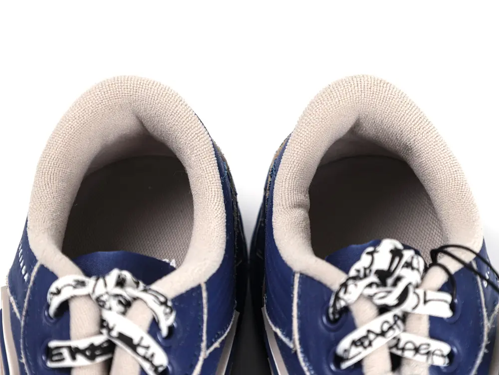Men’s Hamptons Worn-out Sneaker in Navy