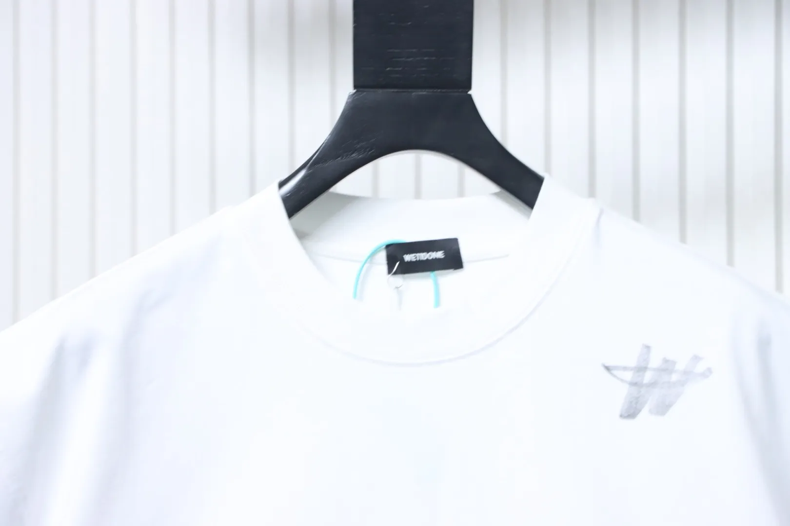 Neckline