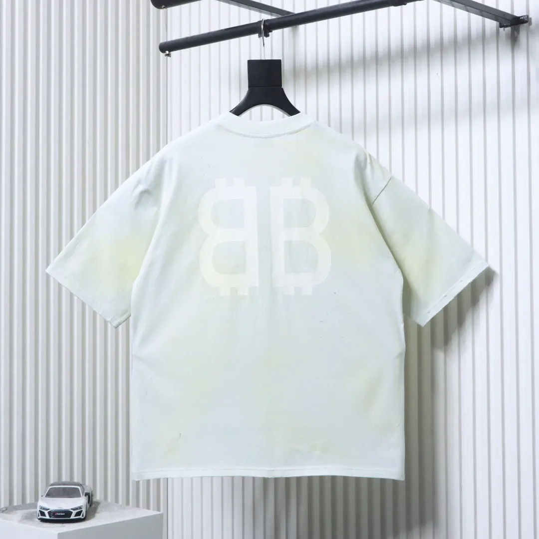 Back of T-Shirt with Logo of Bitcoin