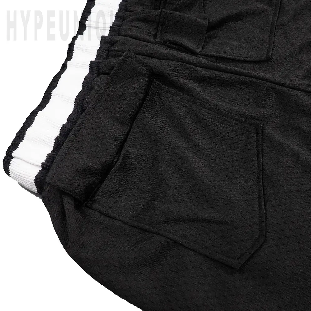 Elastic waistband detail image of the pants