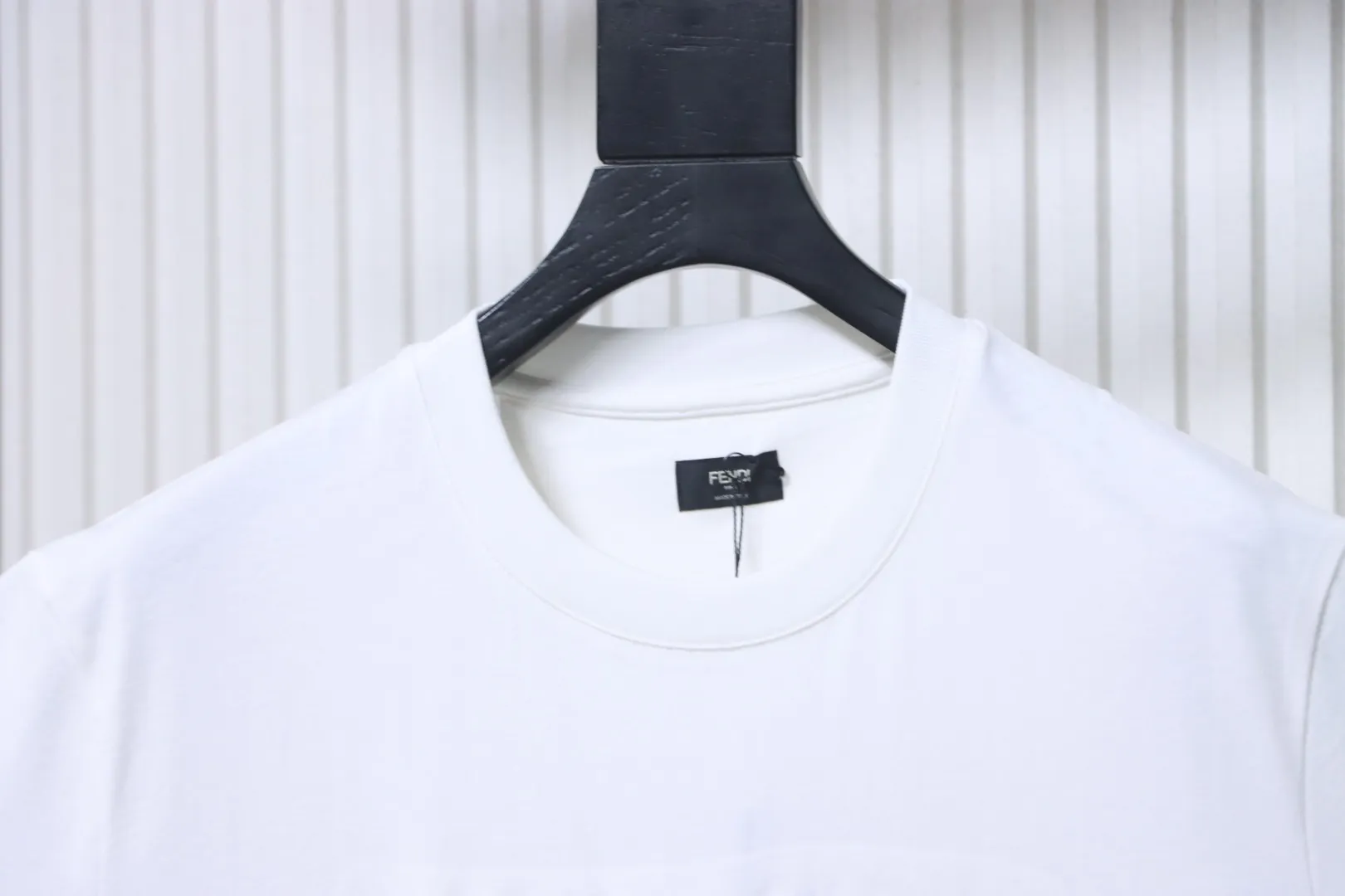 Neckline