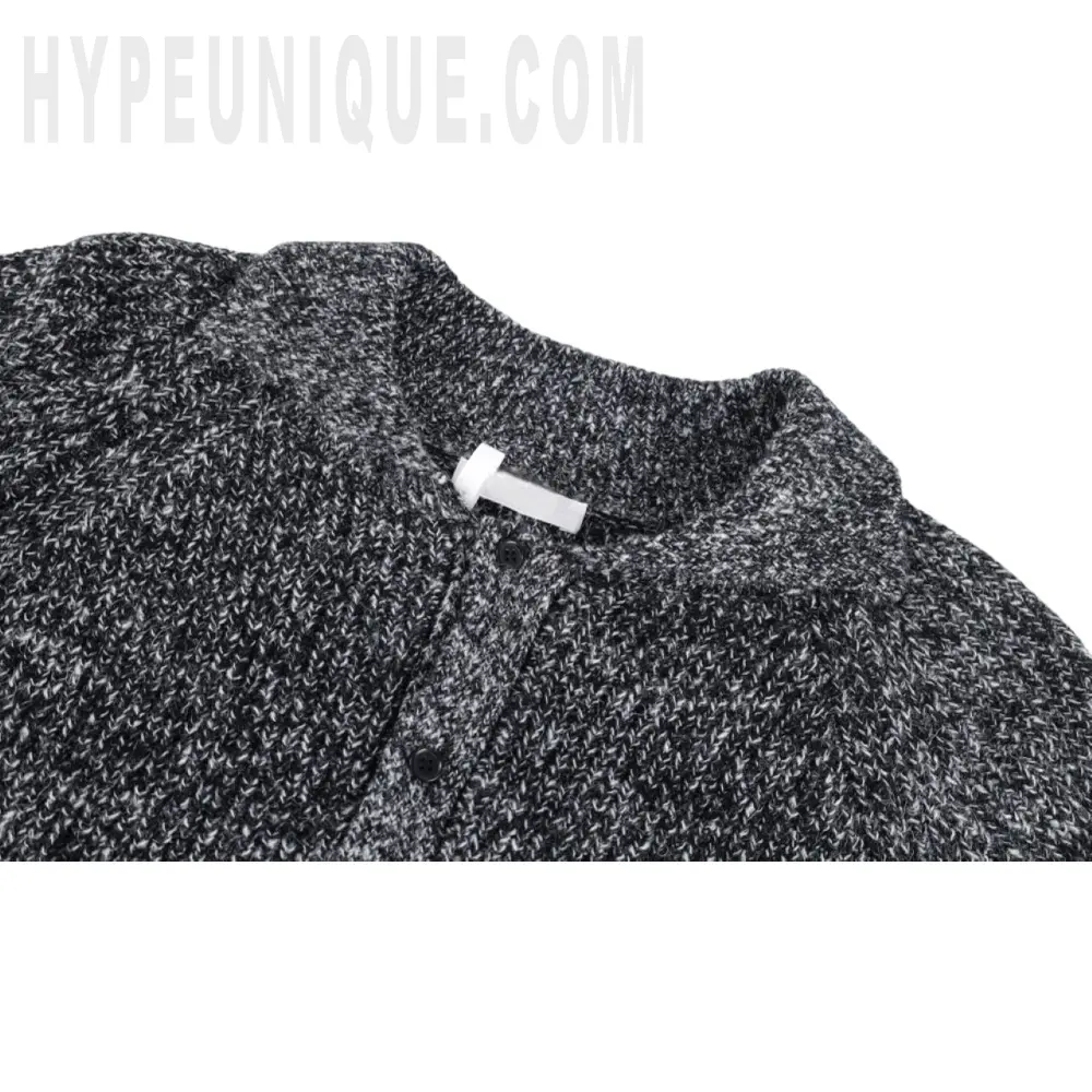 Close-up of the collar detail