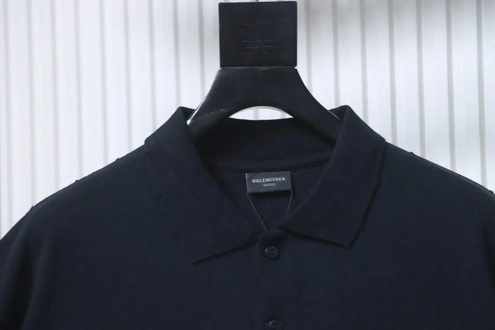 Collar Details