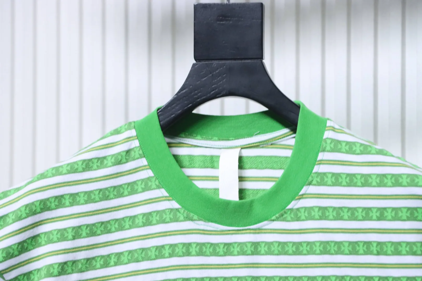 Neckline