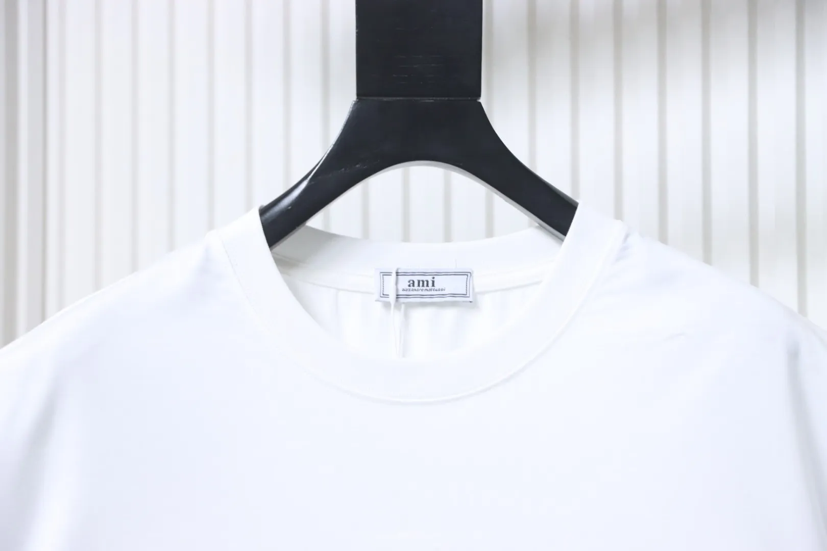 Neckline