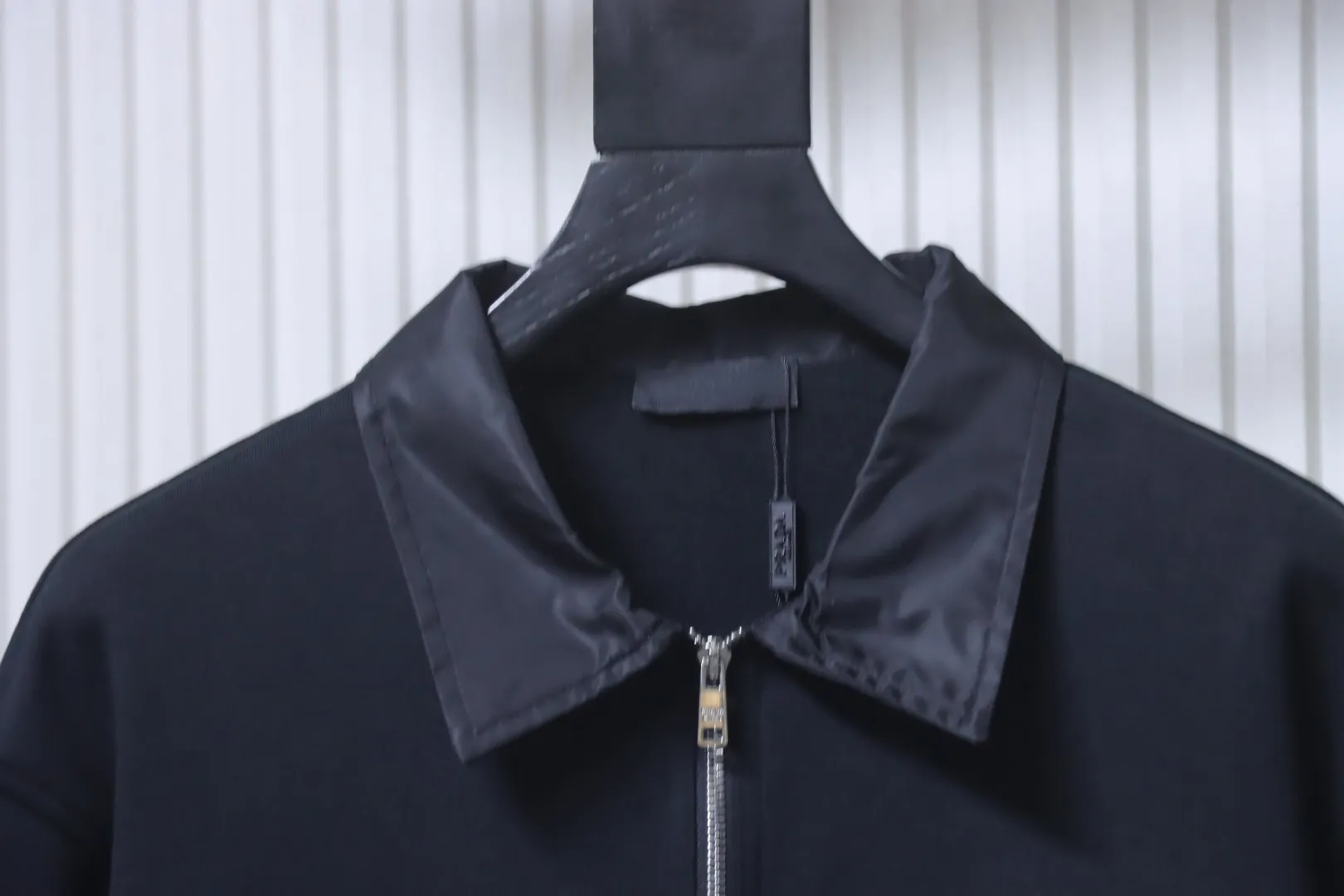 Neckline