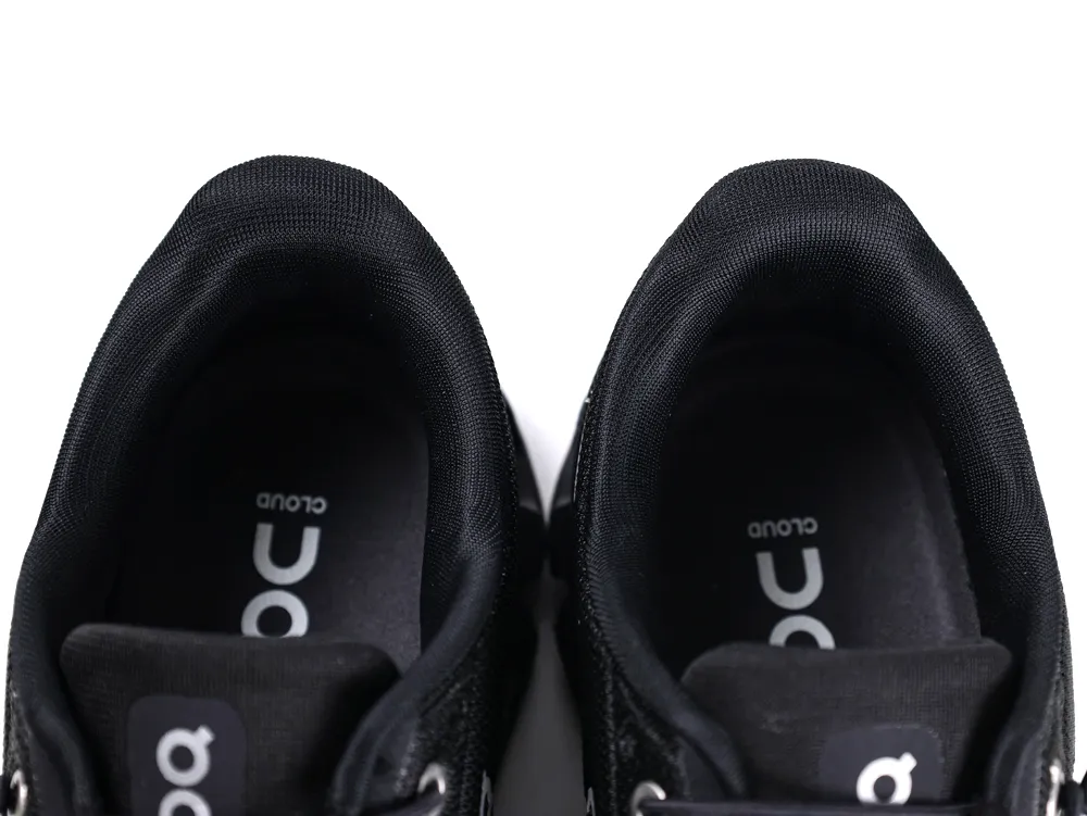 On Running Cloud 6 Black Sneakers Tongue Logo Detail