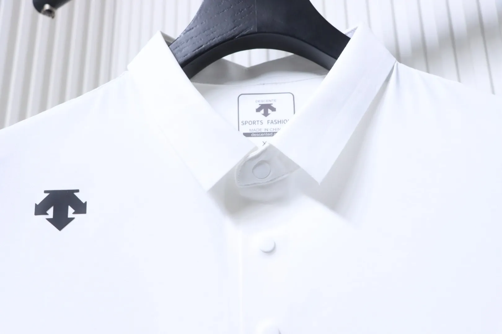 Neckline