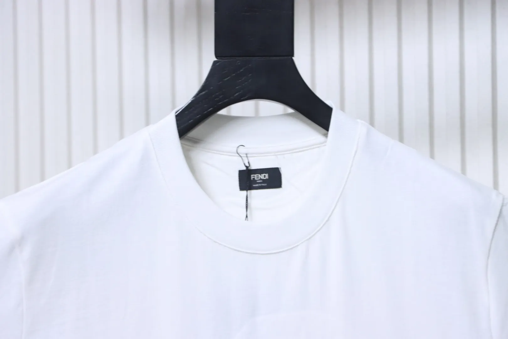Neckline