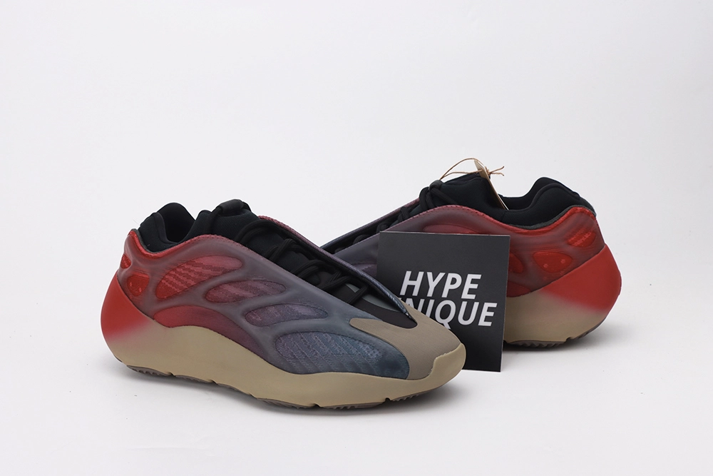 Yeezy 700 V3 “Fade Carbon“