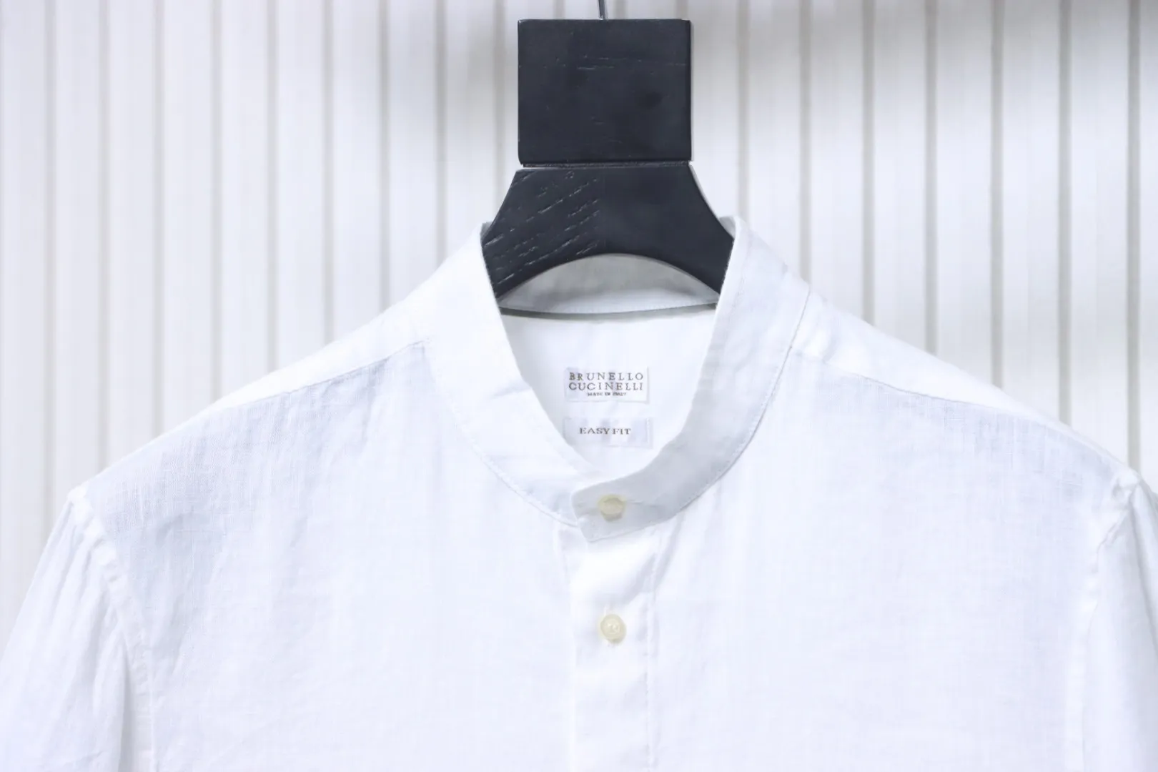 Neckline