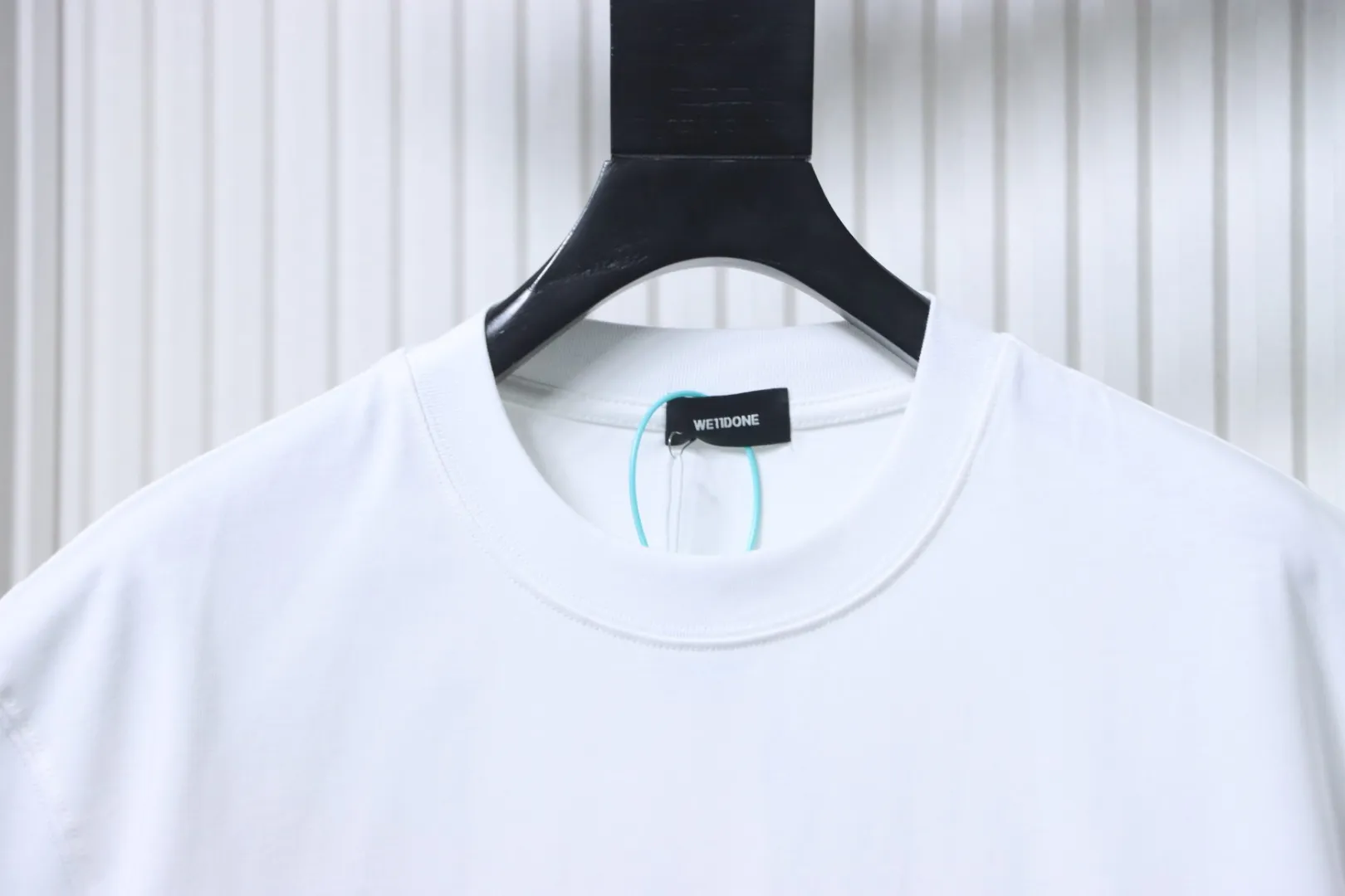 Neckline