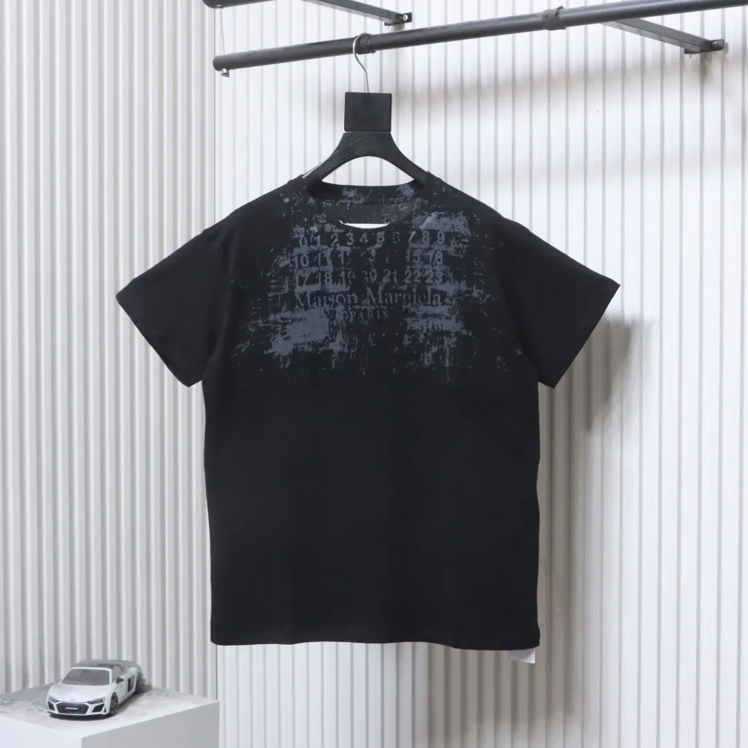 MM Blurred Letter Print T-Shirt