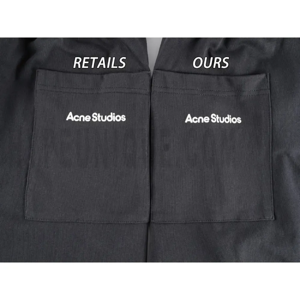 Comparison image of the pants’ pockets.