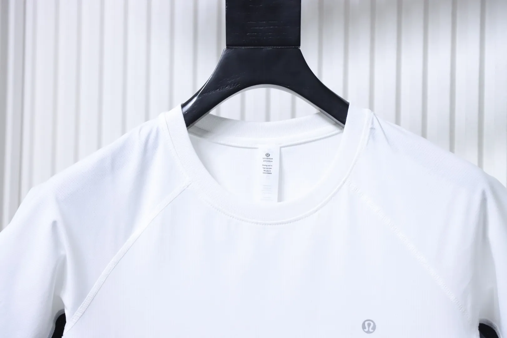 Neckline