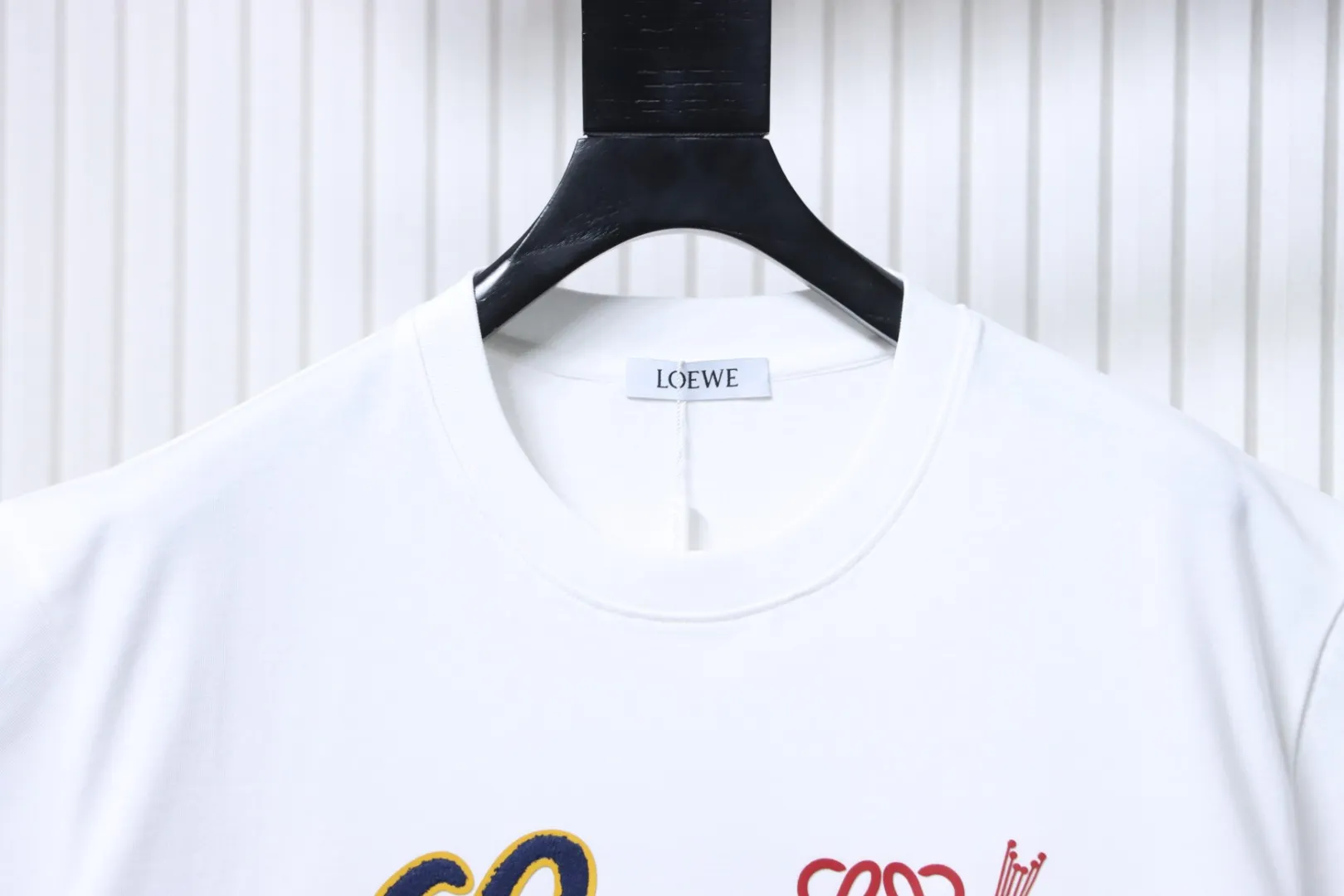 Neckline
