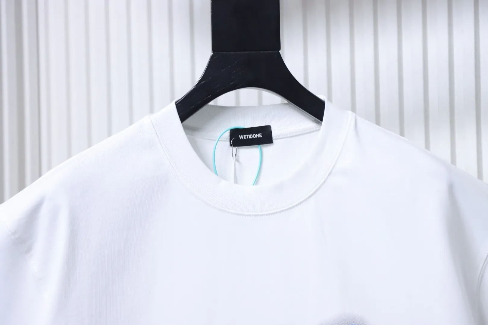 Neckline