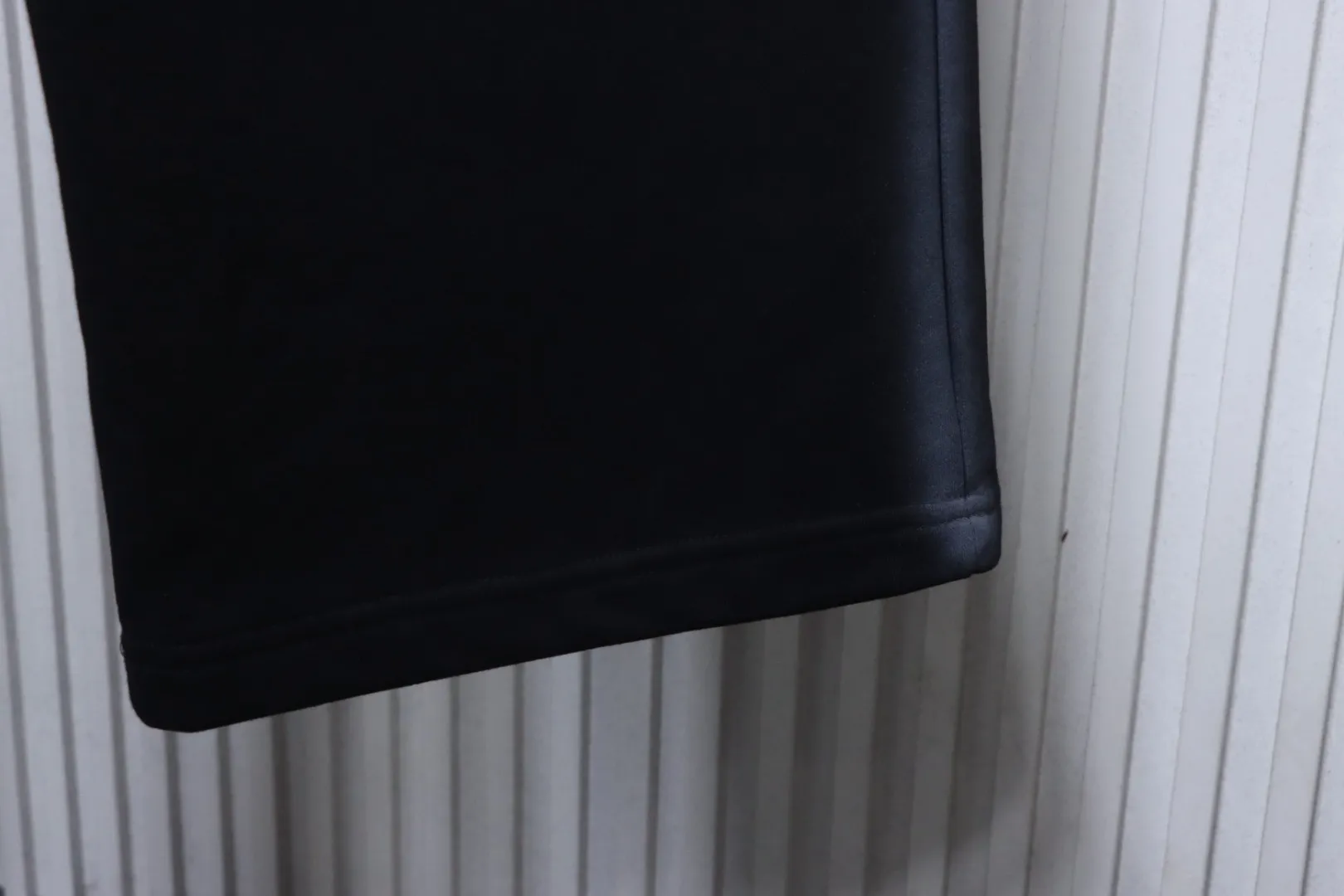 Bottom Hem Detail