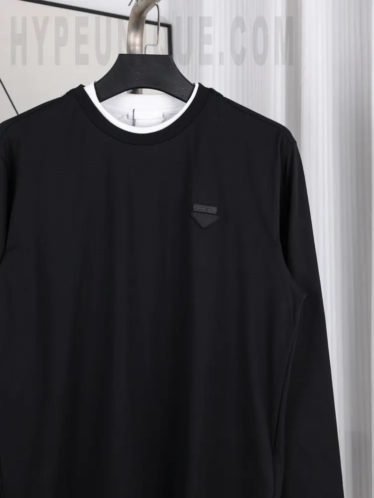 Details of the chest area of ​​the Prd Long-sleeved Cotton T-shirt
