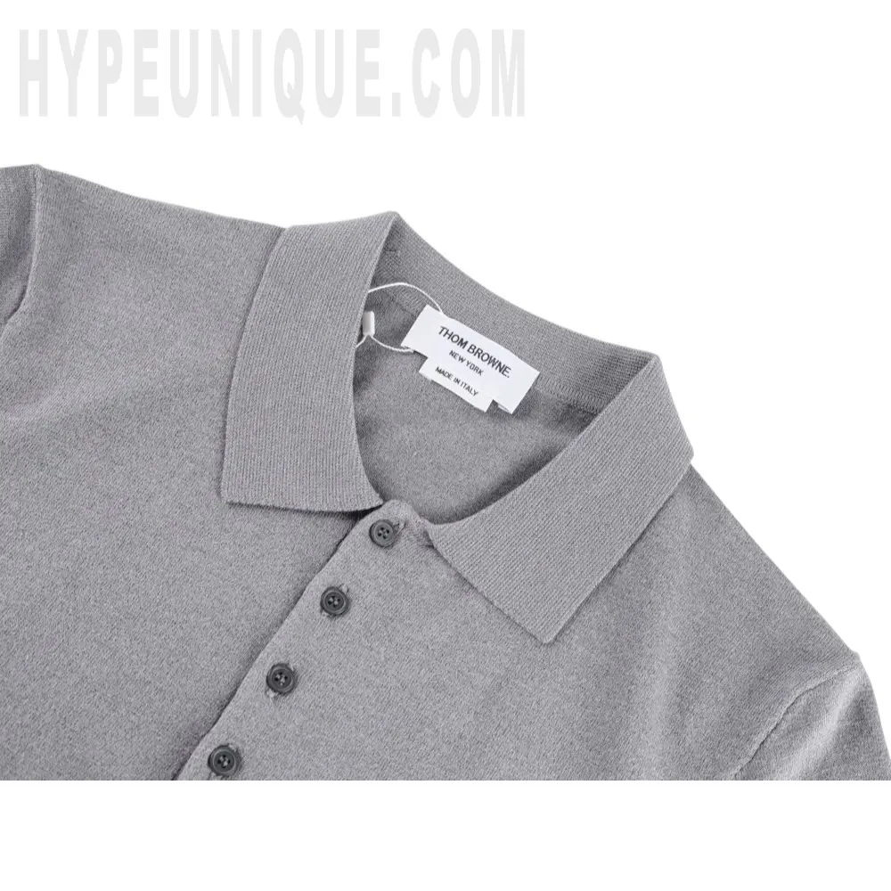 Close-up of the collar detail