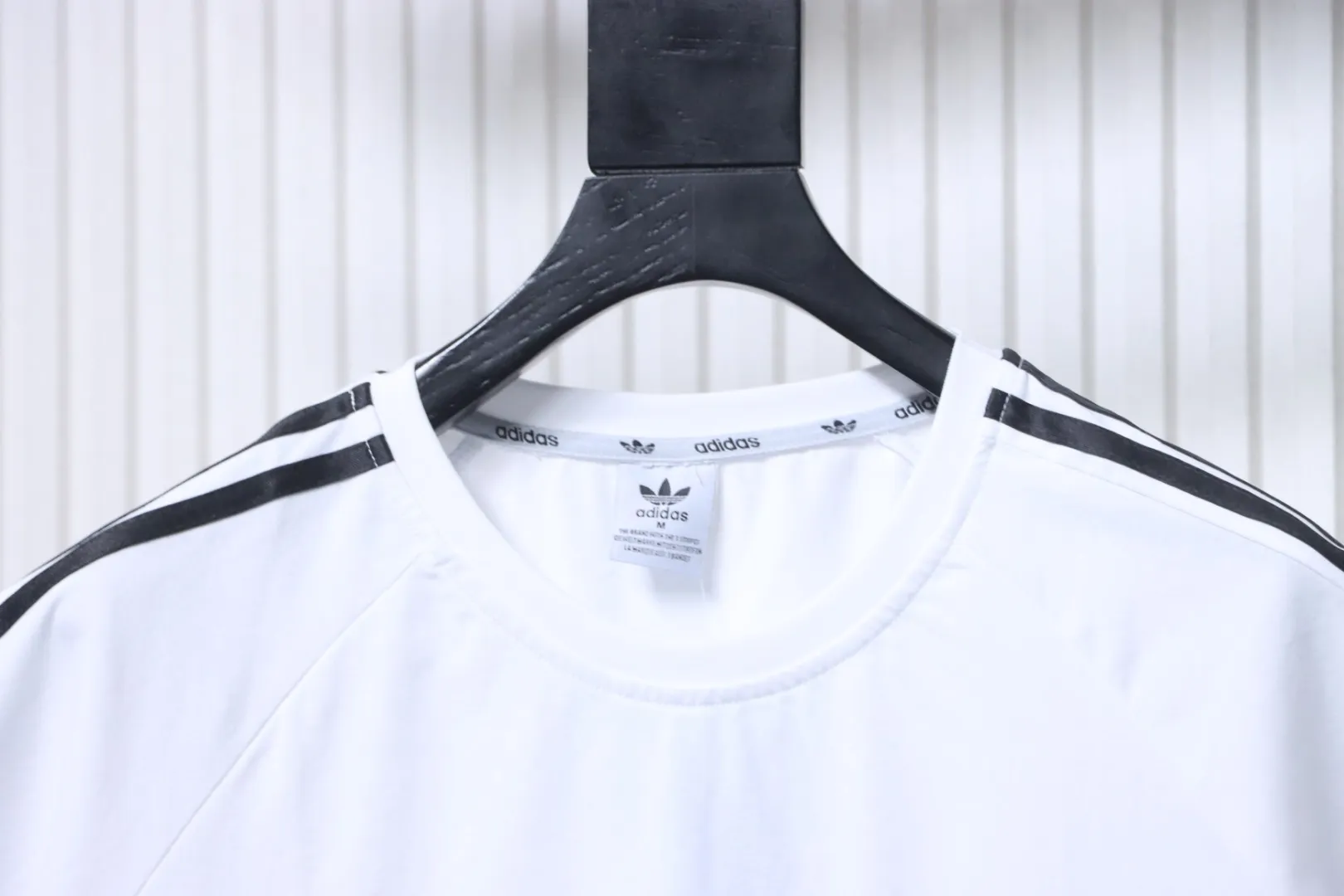 Neckline