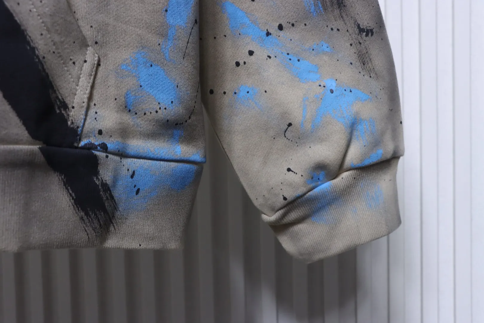 Long Sleeve Details